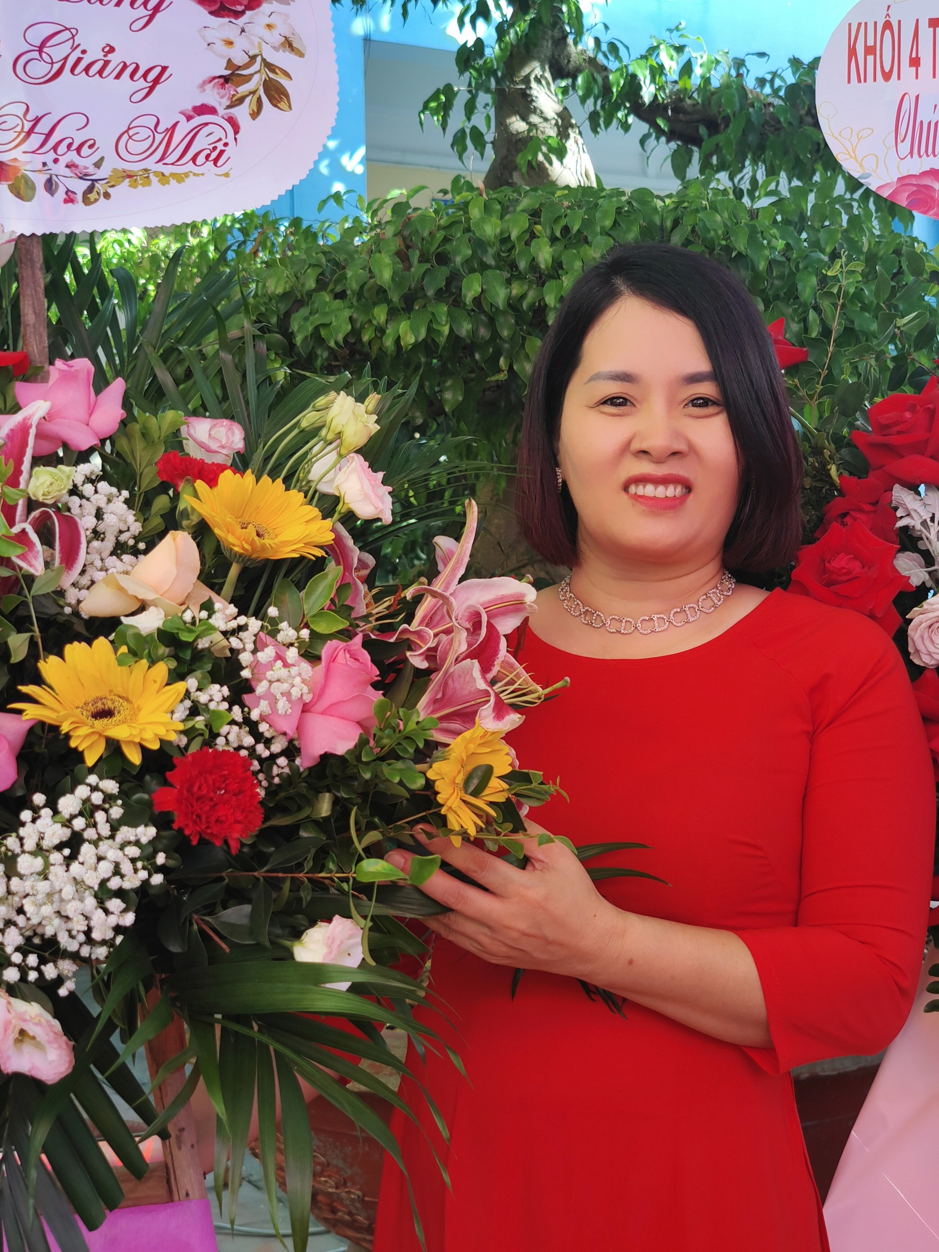 Cô Nguyễn Thu Hà