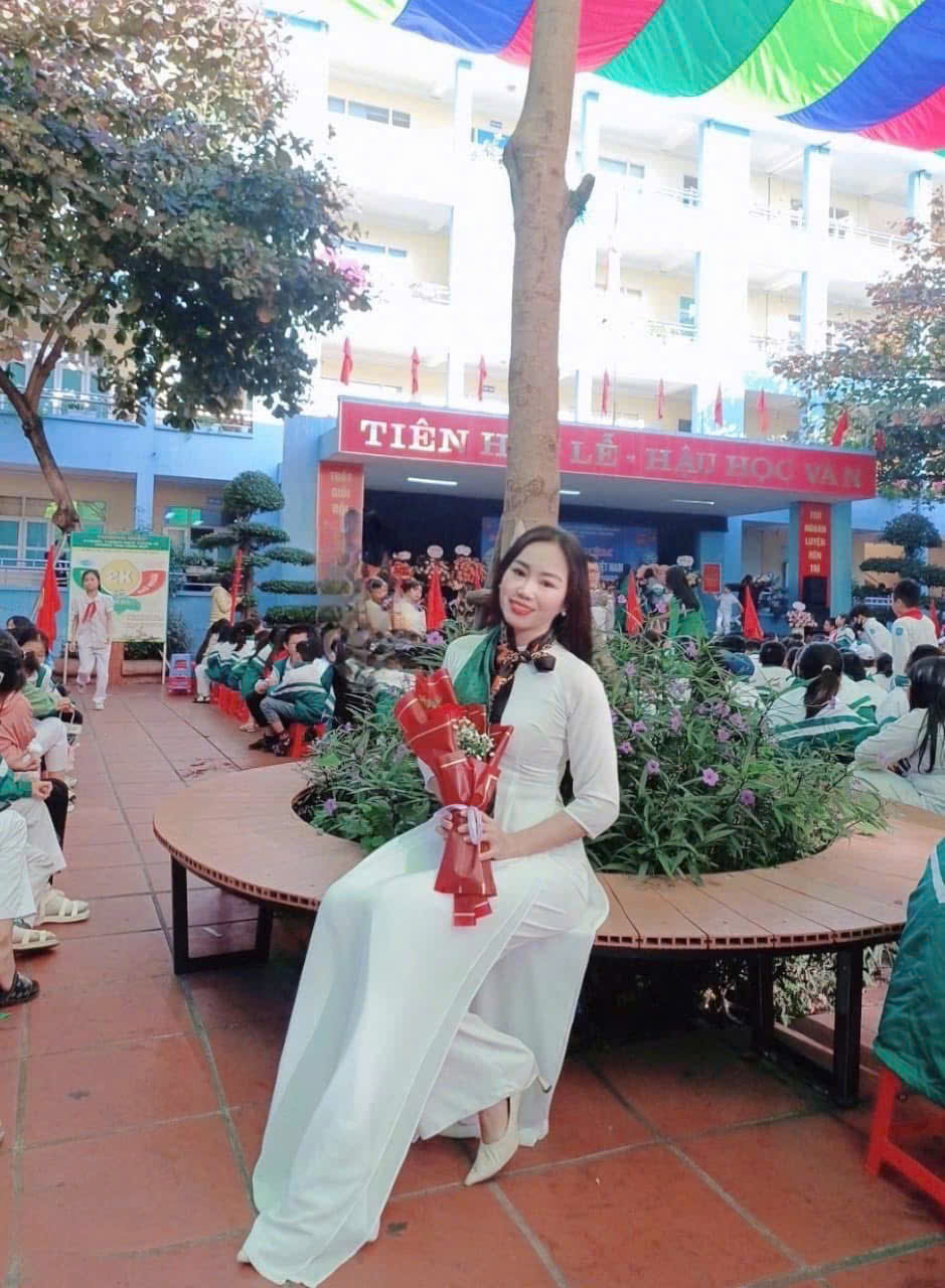 Cô Phạm Thị Hằng