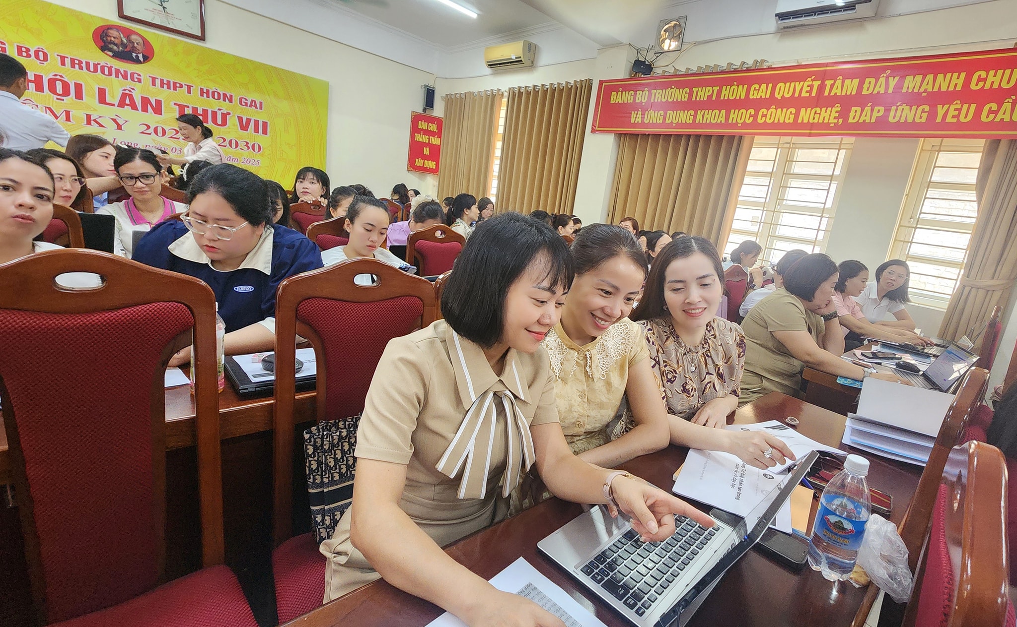 Tập huấn ứng dụng trí tuệ nhân tạo (AI) trong dạy học - Hướng tới năm học 2025-2026 với tâm thế sẵn sàng