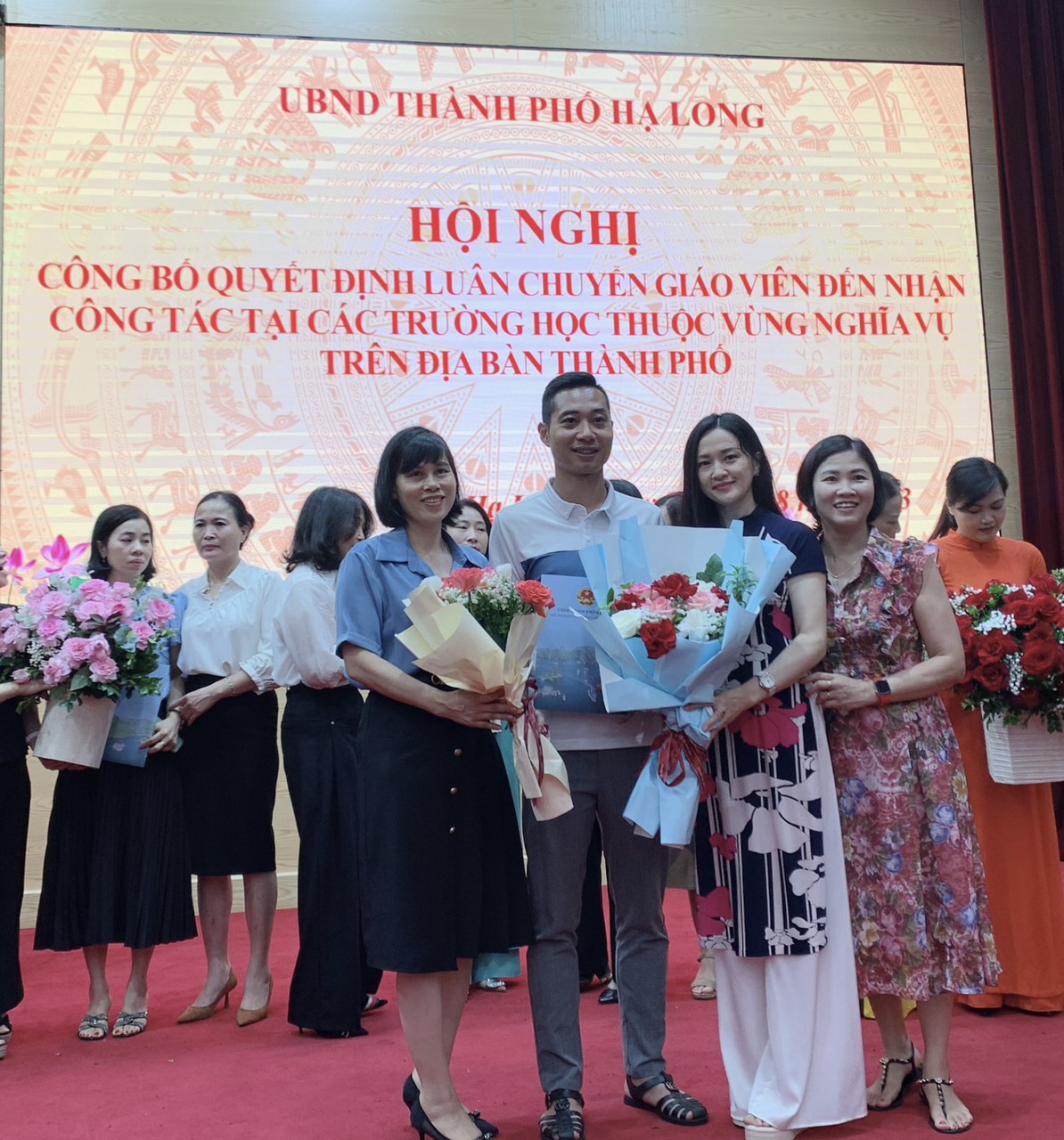 Đồng chí Nguyễn Hoàng Nam thực hiện công tác tại trường TH&THCS Đồng Sơn